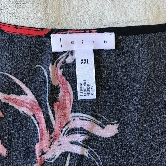 Leith Ruffle Tie Front Crop Top - Picture 5 of 5